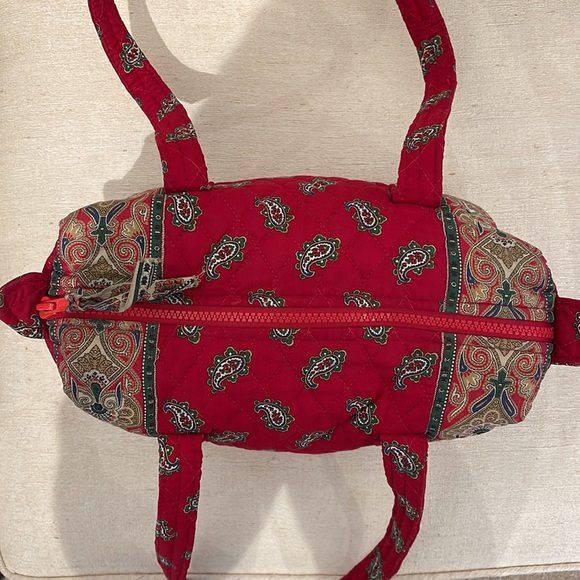 VINTAGE RETIRED Vera Bradley Cottagecore Red Paisley Mini Duffle Purse Bag - Picture 2 of 5